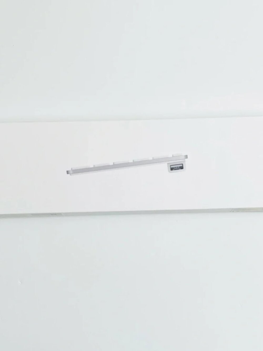 NIB Apple Magic MB110ll/B White Silver Keyboard with Numeric Keypad